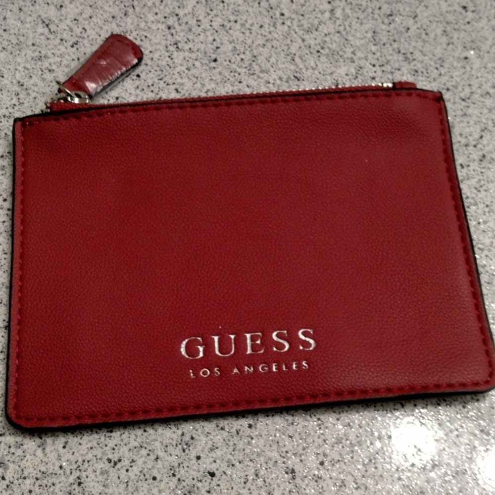 Guess wallet flat can be used to put your important cards in it while shopping